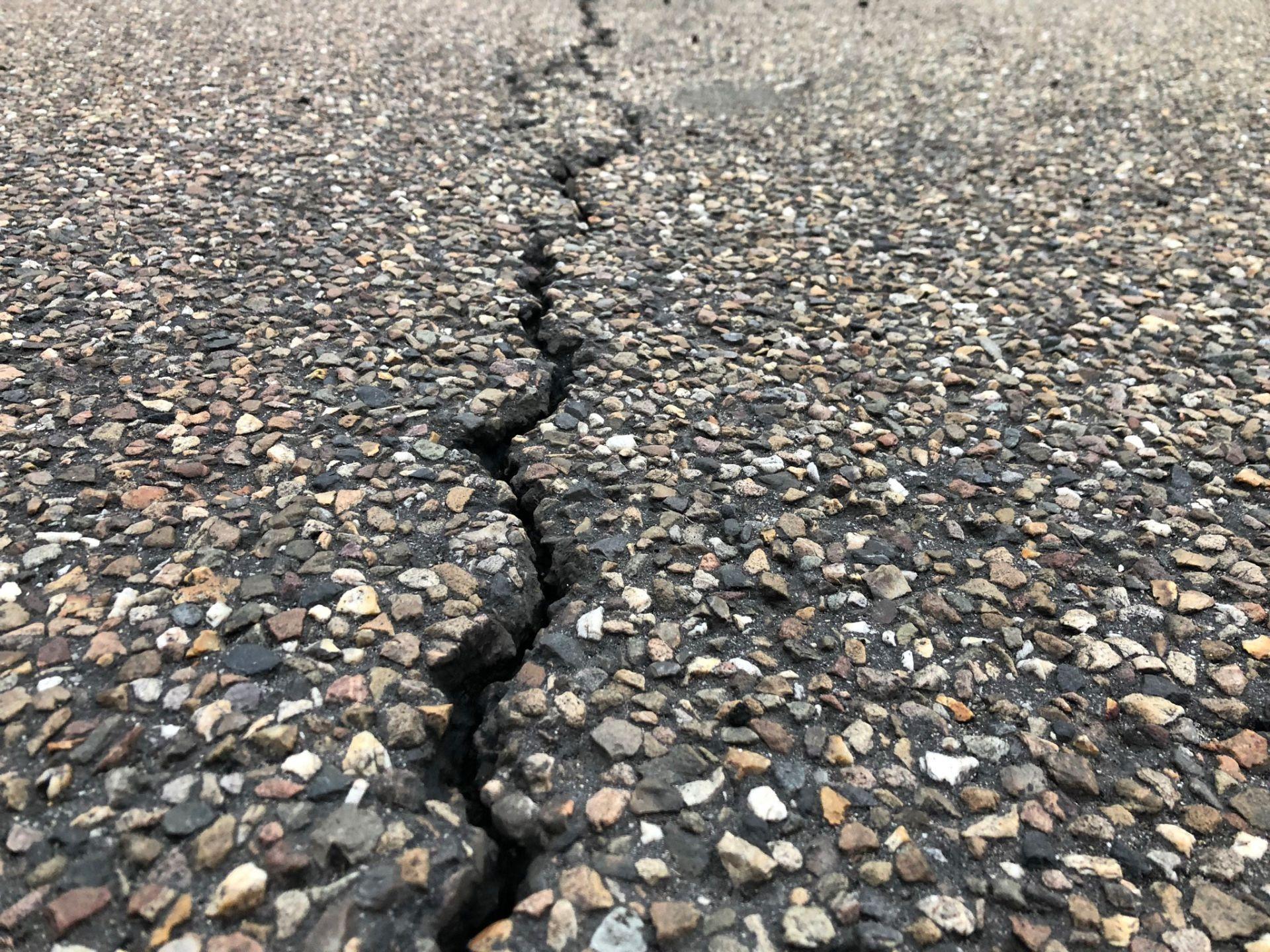 Scheuren in Asfalt Verhelpen