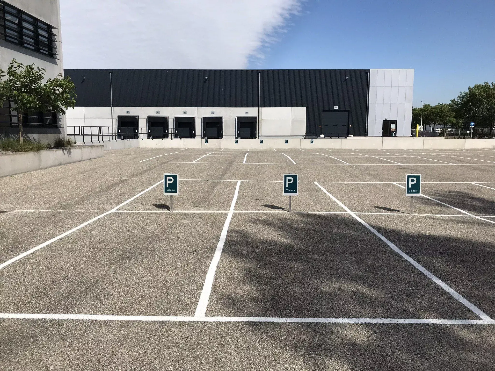 Builder-during-asphalting